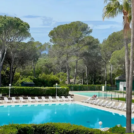 4 Personnes Dans Golf De Valescure 2